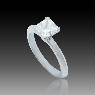 Solitaire en Platine et Diamant Taille Princesse de 1,23 Cts G-VVS1 . 