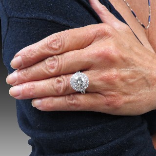 Solitaire en Or gris 18 Cts avec Diamant brillant 2.34 Cts F-VS1 + 1.04 Cts.