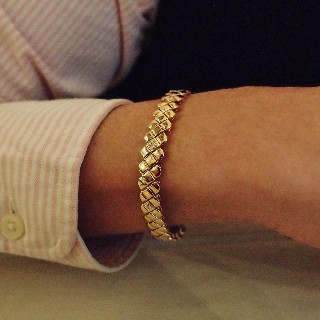 Bracelet Fred "matelassé" or jaune 18 carats et diamants vers 1980