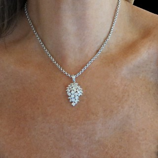 Collier Pendentif  Or Gris 18k et 1.0 carat de Diamants extrablancs.