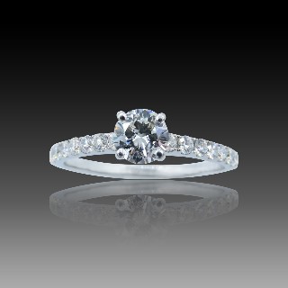 Solitaire Diamant brillant 0.51 Cts G-P1 en Or 18 Cts + 0.30 Cts.