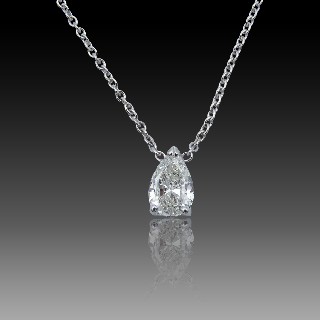 Collier pendentif  Diamant Poire de 0,90 Cts G-SI1.  