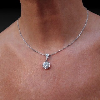  Pendentif en or gris 18k et Platine avec Diamant de 2.23 Cts I-SI2 (LFG)