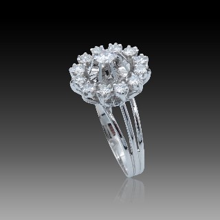Bague entourage en Or Gris 18K avec Diamants . Vers 1970 Bague entourage en Or Gris 18K avec Diamants . Vers 1970