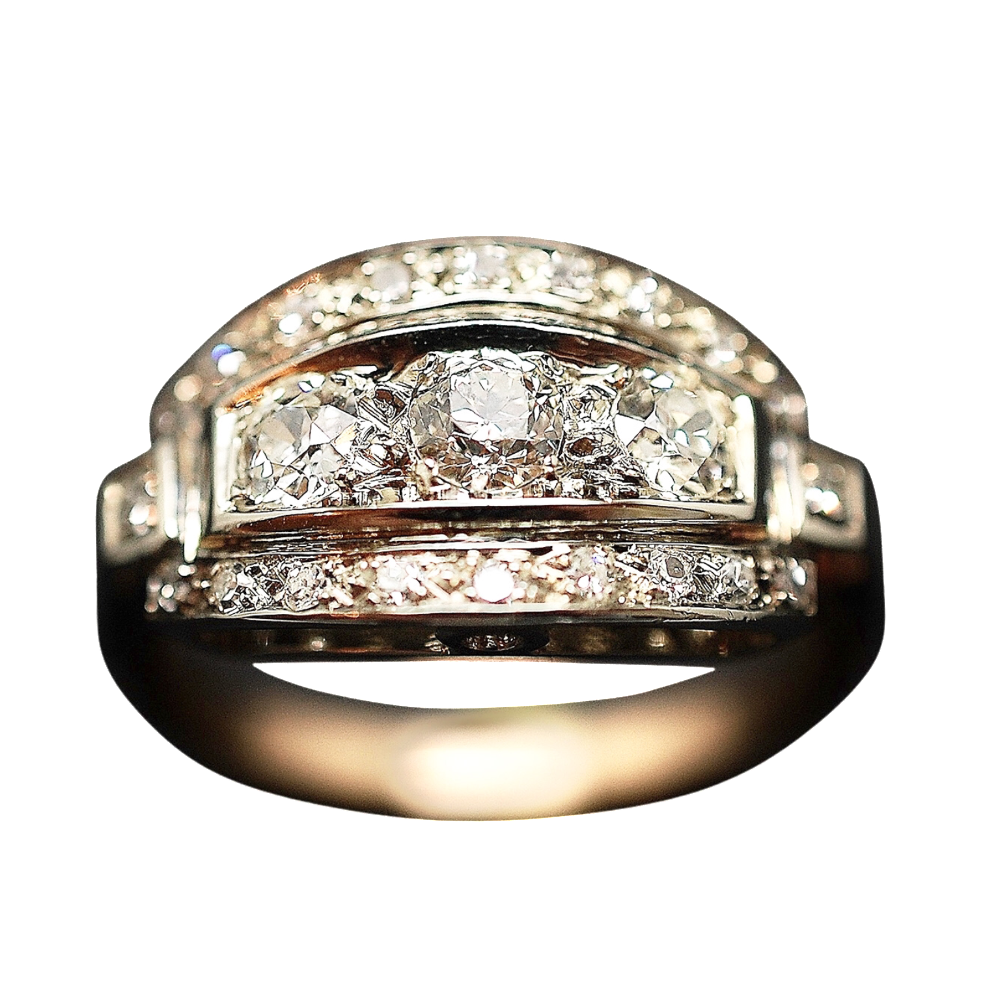 Bague dôme vintage vers 1935 en Or rose et gris 18K avec Diamants . Bague dôme vintage vers 1935 en Or rose et gris 18K avec Diamants .