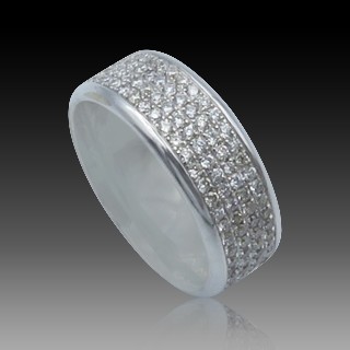 Alliance en Or gris 18 Cts 4 rangs diamants brillants .Taille 50. 