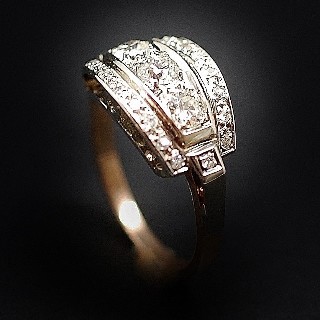 Bague dôme vintage vers 1935 en Or rose et gris 18K avec Diamants .