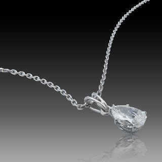 Collier pendentif  Diamant Poire de 1.69 Cts F-SI2. (HRD)