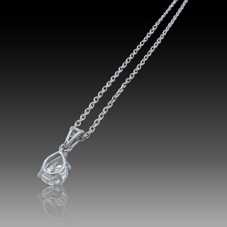 Collier pendentif  Diamant Poire de 1.69 Cts F-SI2. (HRD)