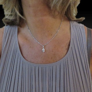 Collier pendentif  Diamant Poire de 1.69 Cts F-SI2. (HRD)