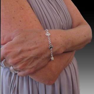 Bracelet O.J Perrin en Or gris 18k "Legende" 6 Coeurs de 2006.