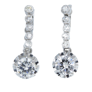  Boucles d'oreilles Dormeuses en or gris 18k et Platine vers 1960 avec Diamants 1,90 Cts