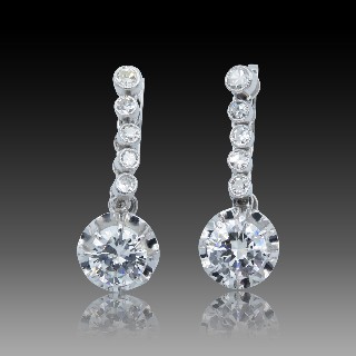 Boucles d'oreilles Dormeuses en or gris 18k et Platine vers 1930 avec  Diamants 1,50 Cts