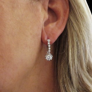  Boucles d'oreilles Dormeuses en or gris 18k et Platine vers 1960 avec Diamants 1,90 Cts
