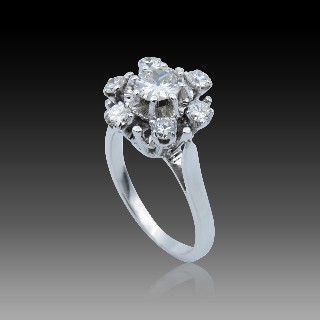 Bague entourage en Or Gris 18K avec Diamants . Vers 1970