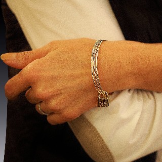 Bracelet Tiffany & Co "Triple"  en Or Jaune 18k. 35.80 gr