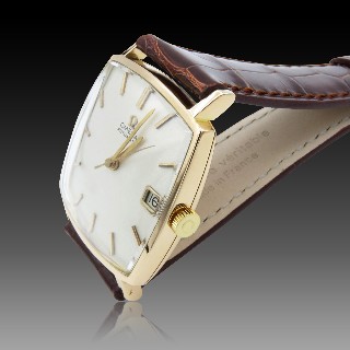 Montre Omega Carrée vintage Automatique en Or rose 18k de 1968.  