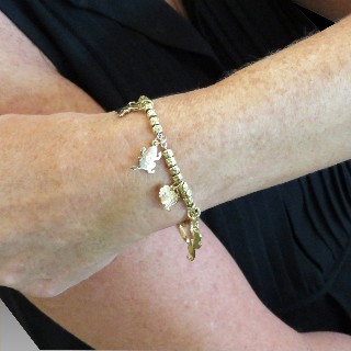 Bracelet DODO avec breloques en Or Jaune 18k . Poids 30,30 gr