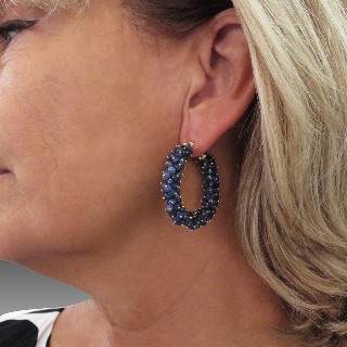 Boucles d'oreilles Créoles en Or jaune 18k et Saphirs Bruts Boucles d'oreilles Créoles en Or jaune 18k et Saphirs Bruts