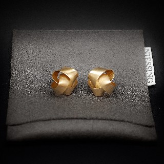 Boucles d'oreilles Niessing Or jaune 18k . Prix Neuf : 2200€ Boucles d'oreilles Niessing Or jaune 18k . Prix Neuf : 2200€