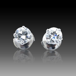Puces d'oreilles Or gris 18k avec Diamants brillants 0.75 Cts et 0.74 Cts. E-SI2 et F-SI1 Puces d'oreilles Or gris 18k avec Diamants brillants 0.75 Cts et 0.74 Cts. E-SI2 et F-SI1