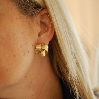 Boucles d'oreilles Niessing Or jaune 18k . Prix Neuf : 2200€ Boucles d'oreilles Niessing Or jaune 18k . Prix Neuf : 2200€