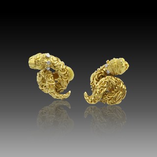 Boucles d'oreilles Clips ZOLOTAS "Têtes de Lion" or jaune 18k diamants. Poids : 21.90 Grs.