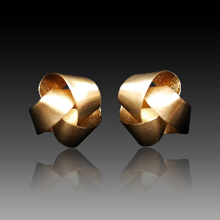 Boucles d'oreilles Niessing Or jaune 18k . Prix Neuf : 2200€ Boucles d'oreilles Niessing Or jaune 18k . Prix Neuf : 2200€