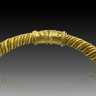 Bracelet jonc ouvrant ZOLOTAS "Têtes de Bélier" or jaune 18k . Poids : 94.50 Grs.