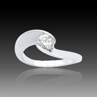 Solitaire Garel "ENVOL" Or gris  18k et Diamant 0,35 Cts. Taille 49.