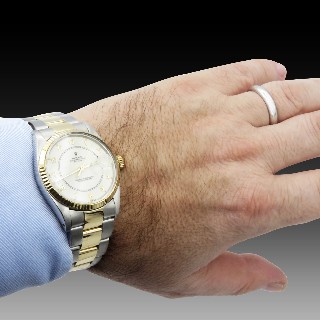 Montre Rolex Oyster Datejust en Or jaune 18k et Acier de 1983 . Montre Rolex Oyster Datejust en Or jaune 18k et Acier de 1983 .