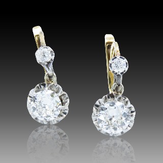  Boucles d'oreilles Dormeuses en or gris 18k et Platine vers 1940 avec Diamants 1,10 Cts