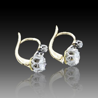  Boucles d'oreilles Dormeuses en or gris 18k et Platine vers 1940 avec Diamants 1,10 Cts