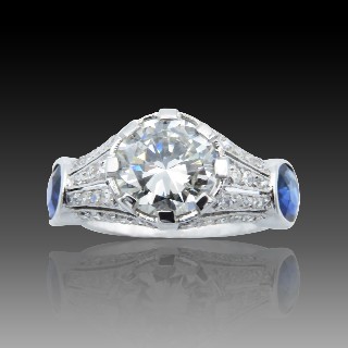 Solitaire en platine avec Diamant Brillant de 1,52 Cts H-VS2 (HRD) et saphirs . Solitaire en platine avec Diamant Brillant de 1,52 Cts H-VS2 (HRD) et saphirs .