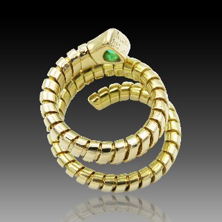 Bague Bulgari en Or jaune 18 Cts modèle "Serpenti" avec Emeraude Vers 2000