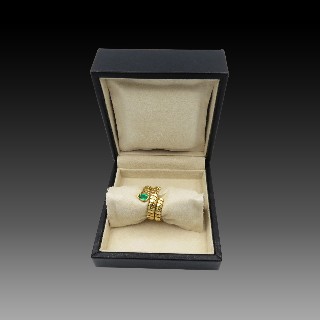 Bague Bulgari en Or jaune 18 Cts modèle "Serpenti" avec Emeraude Vers 2000