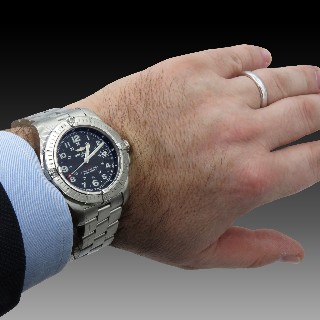 Montre Breitling Homme " Colt Superquartz " 41mm en acier quartz de 2007.