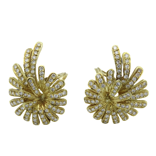 Boucles d'oreilles Clips en or 18k massif avec Diamants brillants. Boucles d'oreilles Clips en or 18k massif avec Diamants brillants.