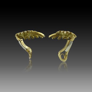Boucles d'oreilles Clips en or 18k massif avec Diamants brillants. Boucles d'oreilles Clips en or 18k massif avec Diamants brillants.