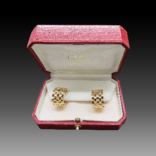 Boucles d'oreilles Cartier Panthère en or jaune 18k massif Vers 1980. Boucles d'oreilles Cartier Panthère en or jaune 18k massif Vers 1980.
