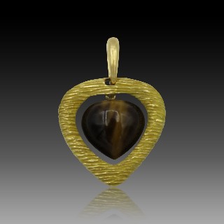 Pendentif Coeur Mauboussin Or jaune 18k oeil de tigre vers 1970