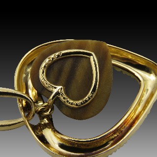 Pendentif Coeur Mauboussin Or jaune 18k oeil de tigre vers 1970