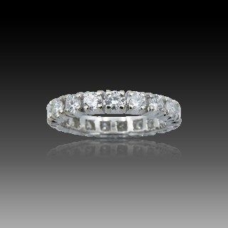 Alliance or gris 18k avec 1.80 Cts de Diamants Brillants . G-VS . Taille 52.