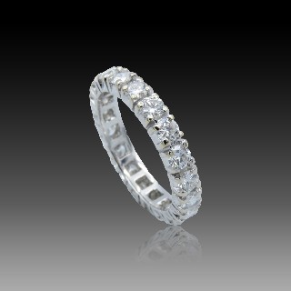 Alliance or gris 18k avec 1.80 Cts de Diamants Brillants . G-VS . Taille 52.