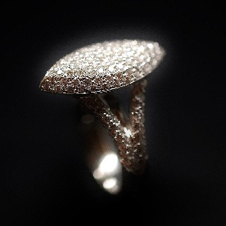 Bague Marquise en Or Gris 18k avec 2.11 Cts de Diamants extrablancs.