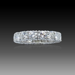 Alliance or gris 18k avec 4,25 Cts de Diamants Brillants G-VS. Taille 56. Alliance or gris 18k avec 4,25 Cts de Diamants Brillants G-VS. Taille 56.