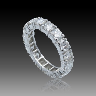 Alliance or gris 18k avec 4,25 Cts de Diamants Brillants G-VS. Taille 56. Alliance or gris 18k avec 4,25 Cts de Diamants Brillants G-VS. Taille 56.