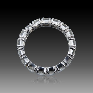 Alliance or gris 18k avec 4,25 Cts de Diamants Brillants G-VS. Taille 56.