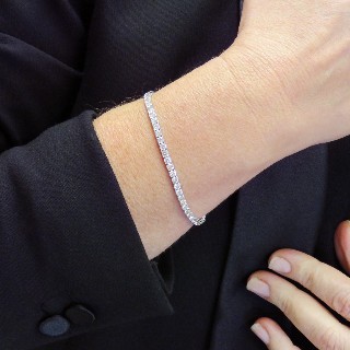 Bracelet ligne en or gris 18k avec 6,50 Cts de Diamants brillants extrablancs.