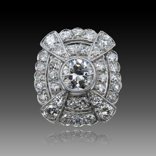 Bague entourage vers 1925 en platine avec 2,20 Cts Ct de Diamants. Taille 55